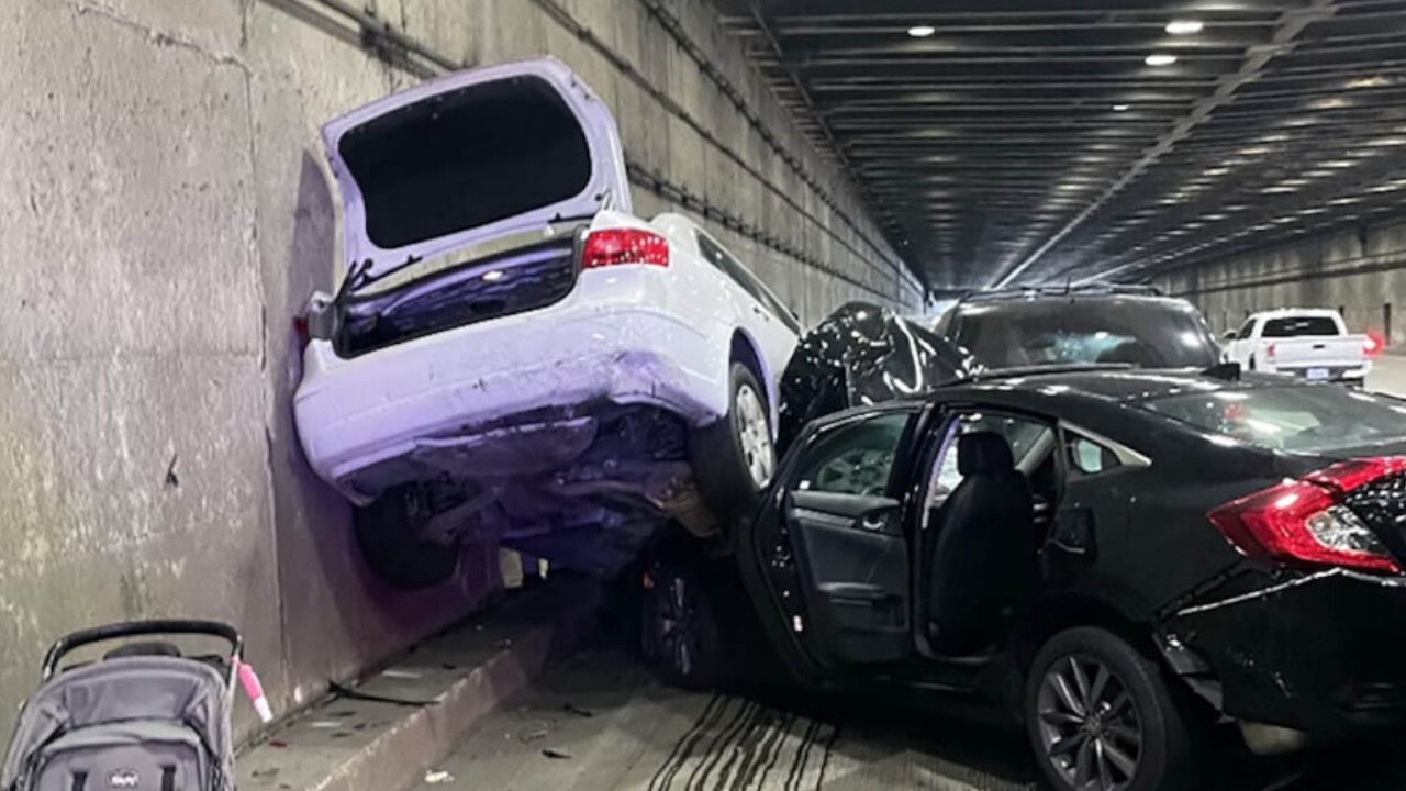 Vehículo Tesla se detuvo sin razón y provocó terrible accidente en un túnel