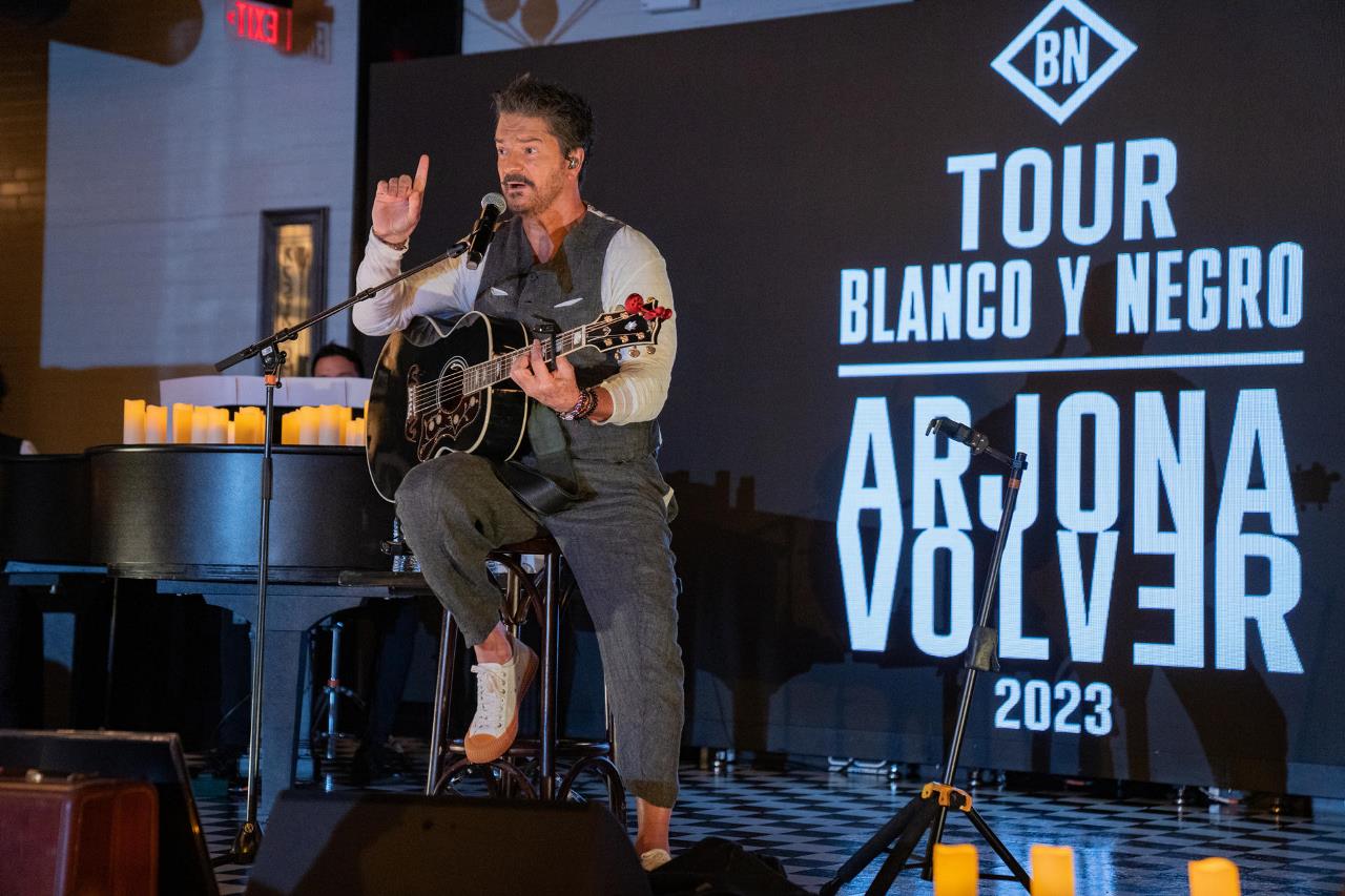 FOTOS Y VIDEO: Ricardo Arjona "no se arrepiente de nada" en vísperas de cumplir 59 años 2 riardo arjona2