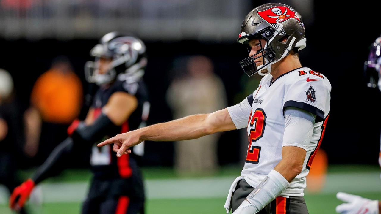 La NFL multa a Tom Brady con 16.444 dólares por una zancadilla a un rival