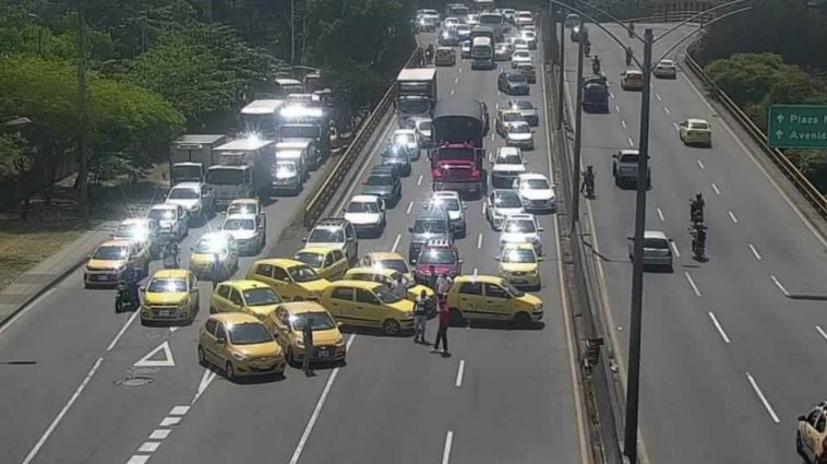 %C2%A1Pilas Reportan cierre en la Autopista Norte a la altura de Punto Cero