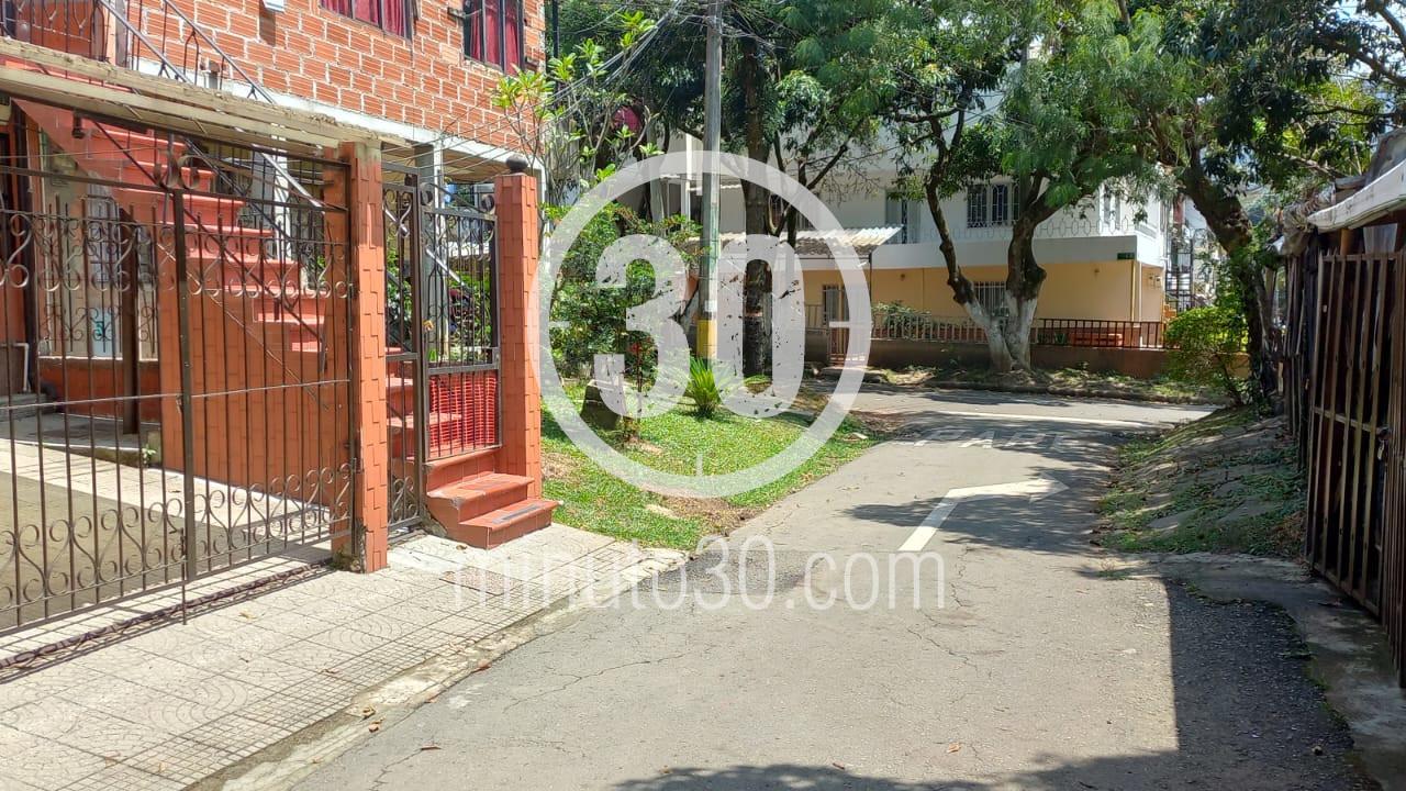 En Copacabana un sujeto atacó con tijeras a su expareja porque lo dejó