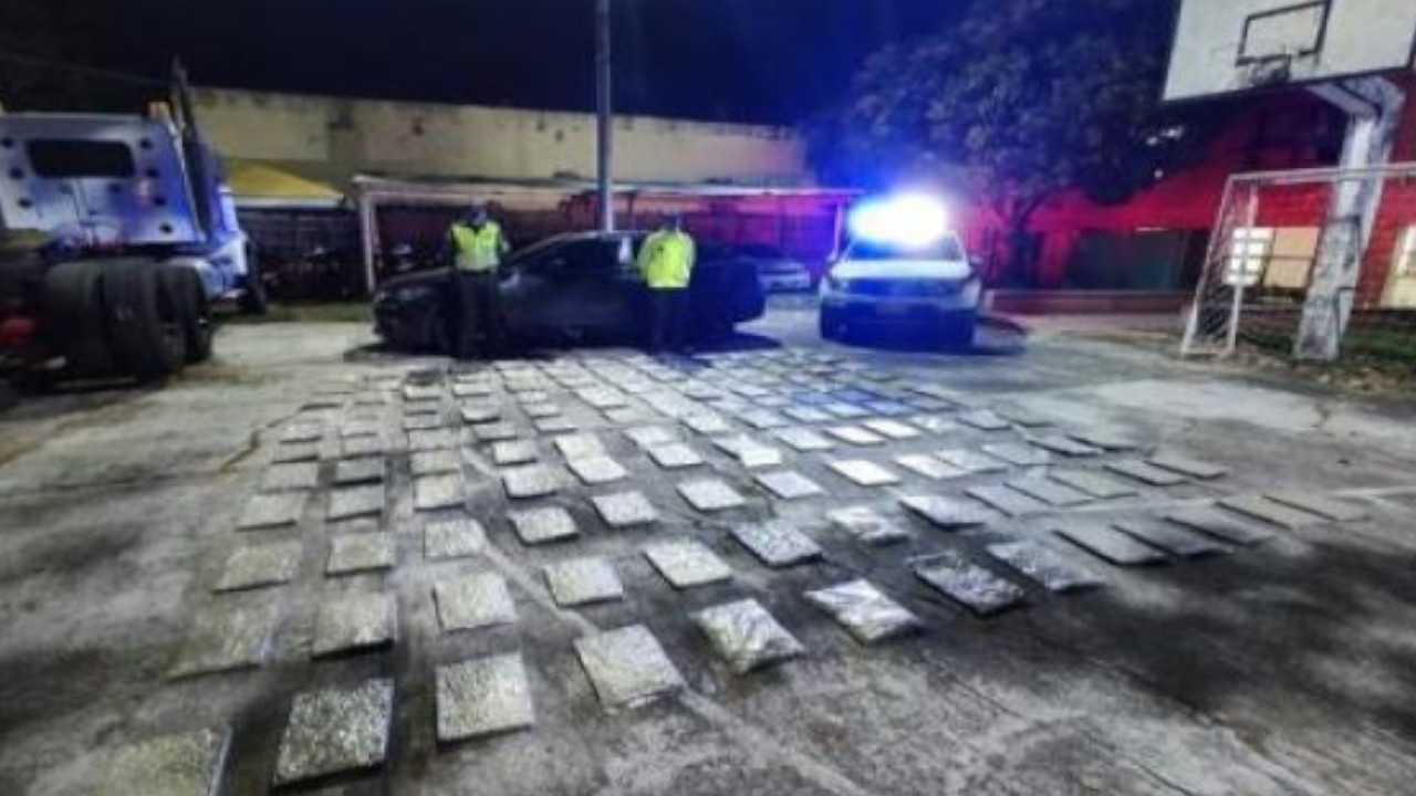 Persecución de vehículo terminó con incautación de 100 kilos de marihuana en Pereira