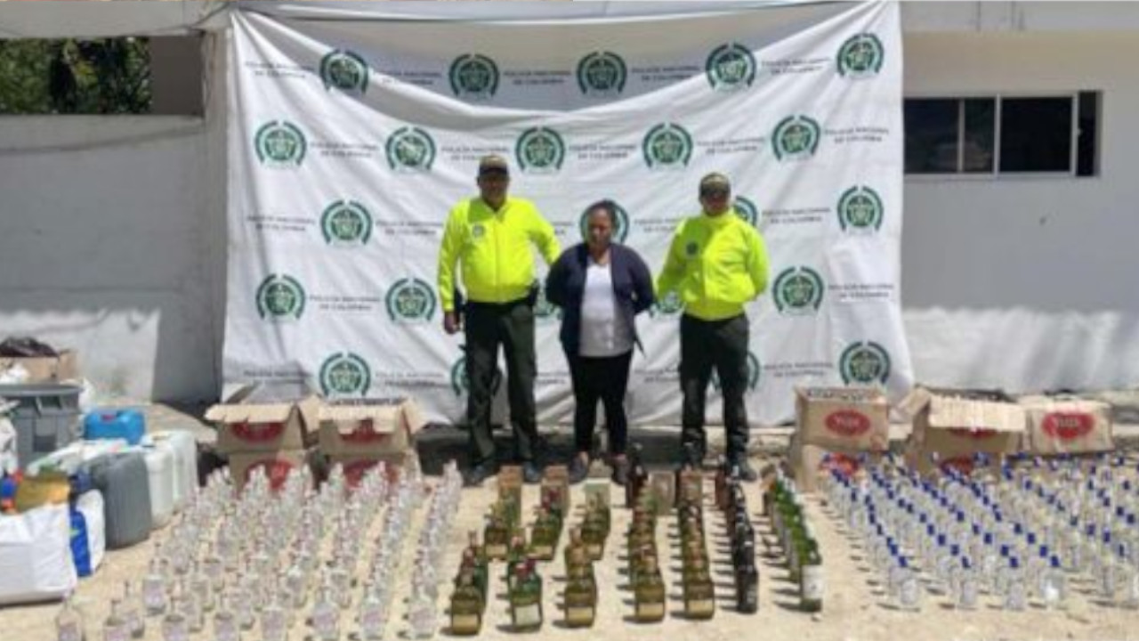 Mujer fue capturada con 468 botellas de licor adulterado que serían comercializadas durante el carnaval de Barranquilla
