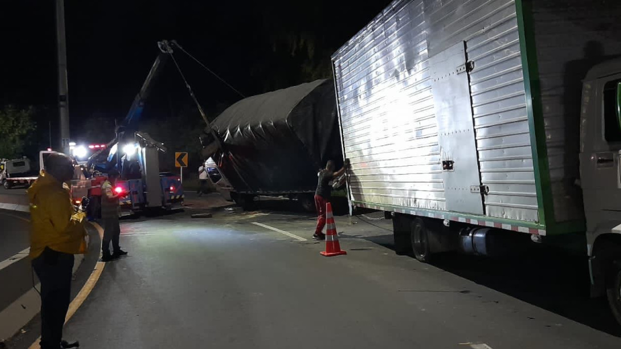 Cierre total en la Autopista del Café por accidente de tránsito