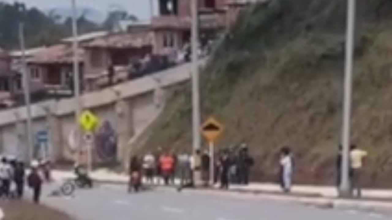 Ciclista muere al chocar contra poste de luz en Rionegro