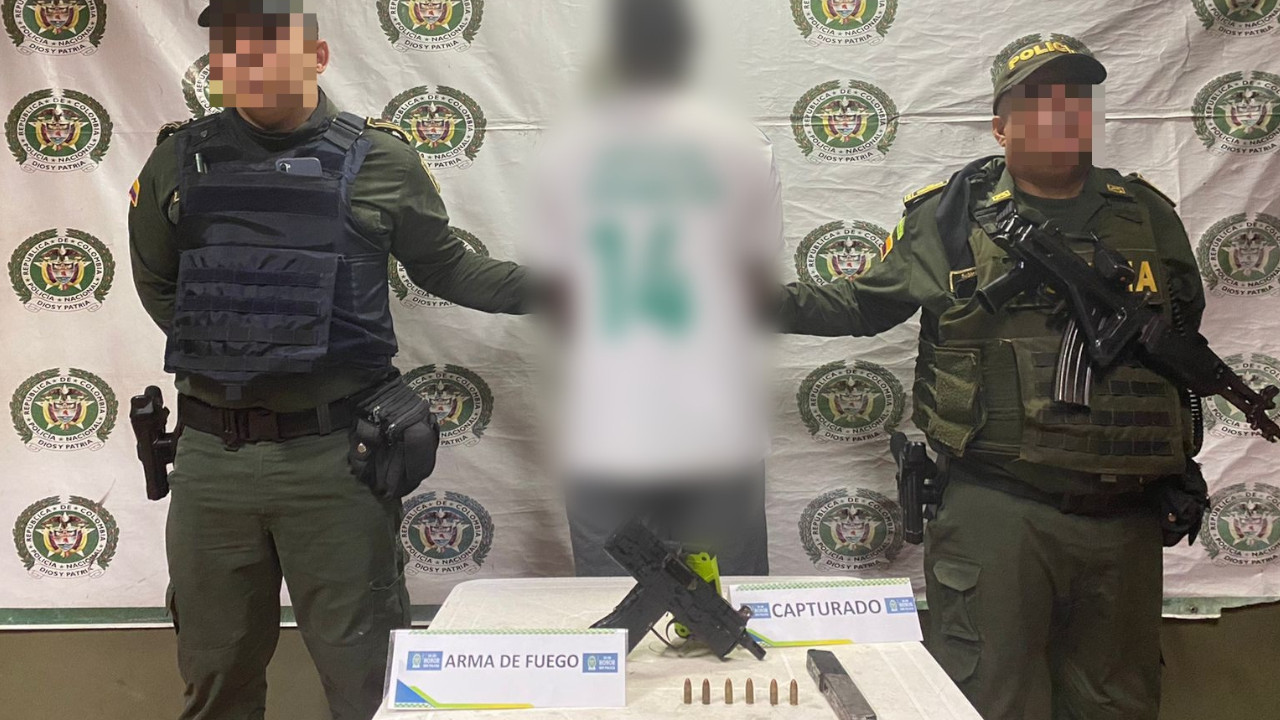 A menor de edad le hallaron una mini uzi en las calles de Quibdó