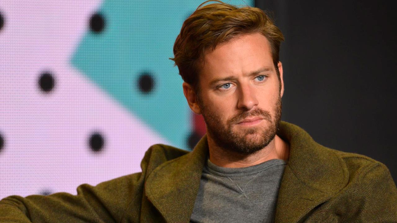 Actor Armie Hammer admite abuso emocional a exparejas pero niega violación