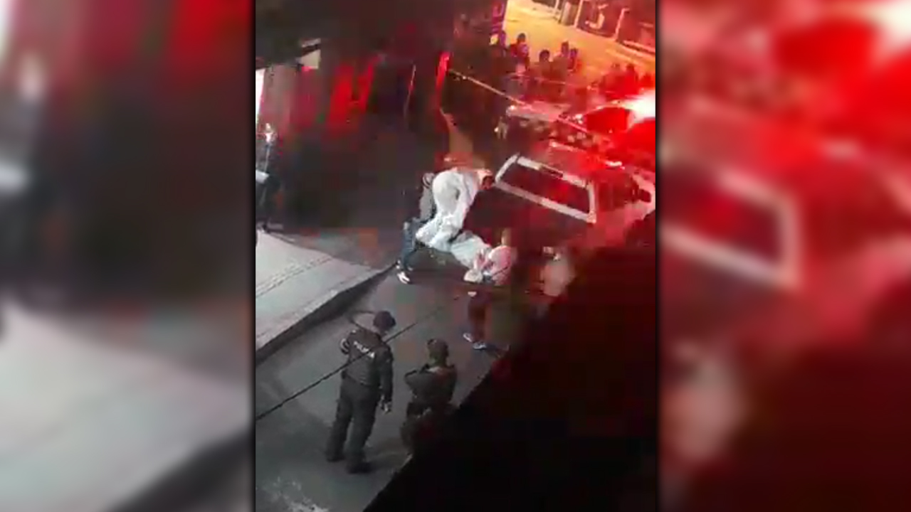 [VIDEO] Comerciante en Antioquia se defendió a plomo y mató a dos presunto ladrones que se metieron a su negocio