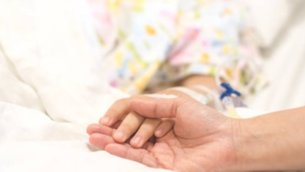 En Bogotá una niña comió vidrio molido cuando estaba en su colegio