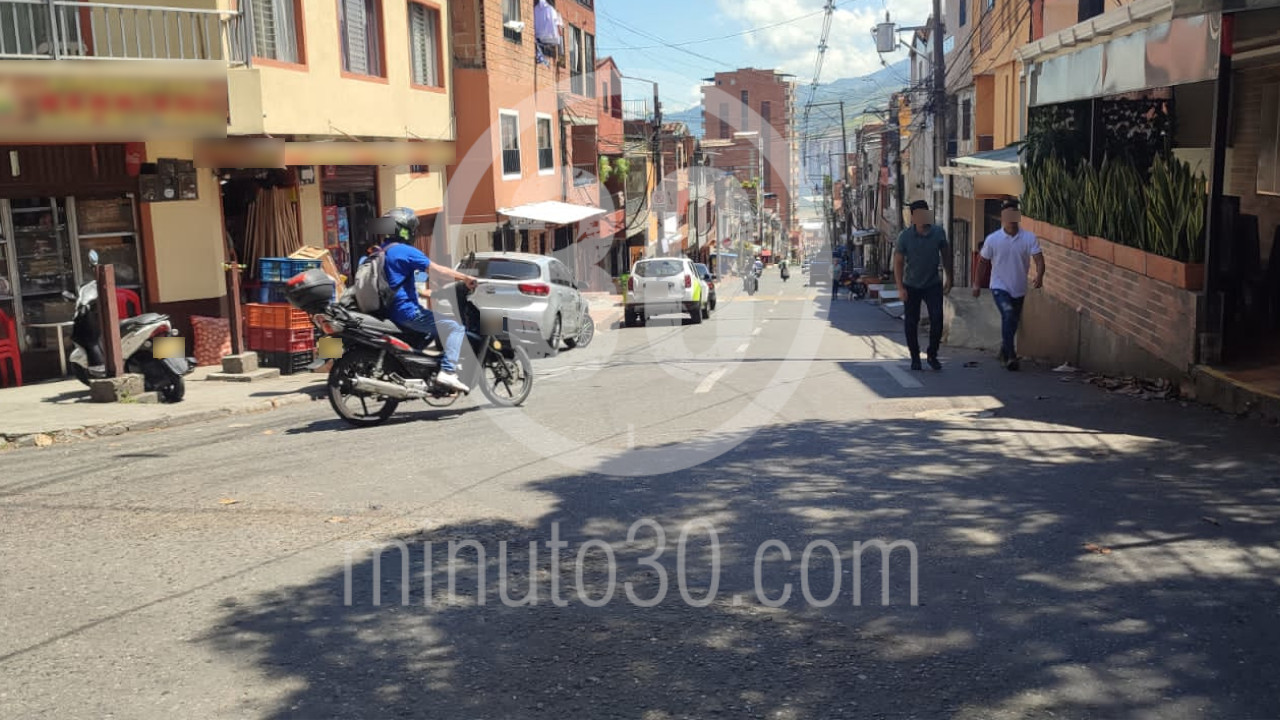 [FOTO] Asesinaron a un hombre en el barrio Cabañas de Bello, al parecer, por robarle