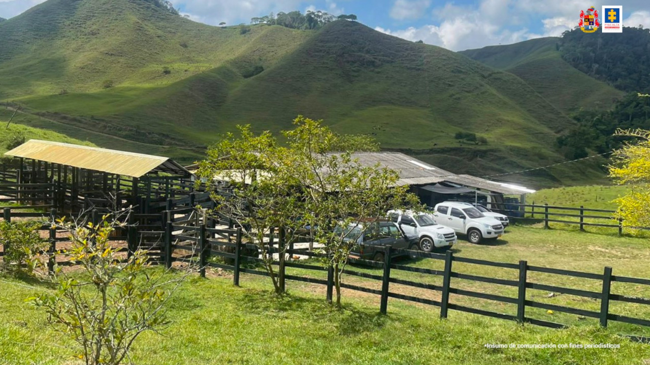 [FOTOS Y VIDEOS] Finca que era de 'Los Castaño' en Amalfi, será entregada a las víctimas: Fiscalía