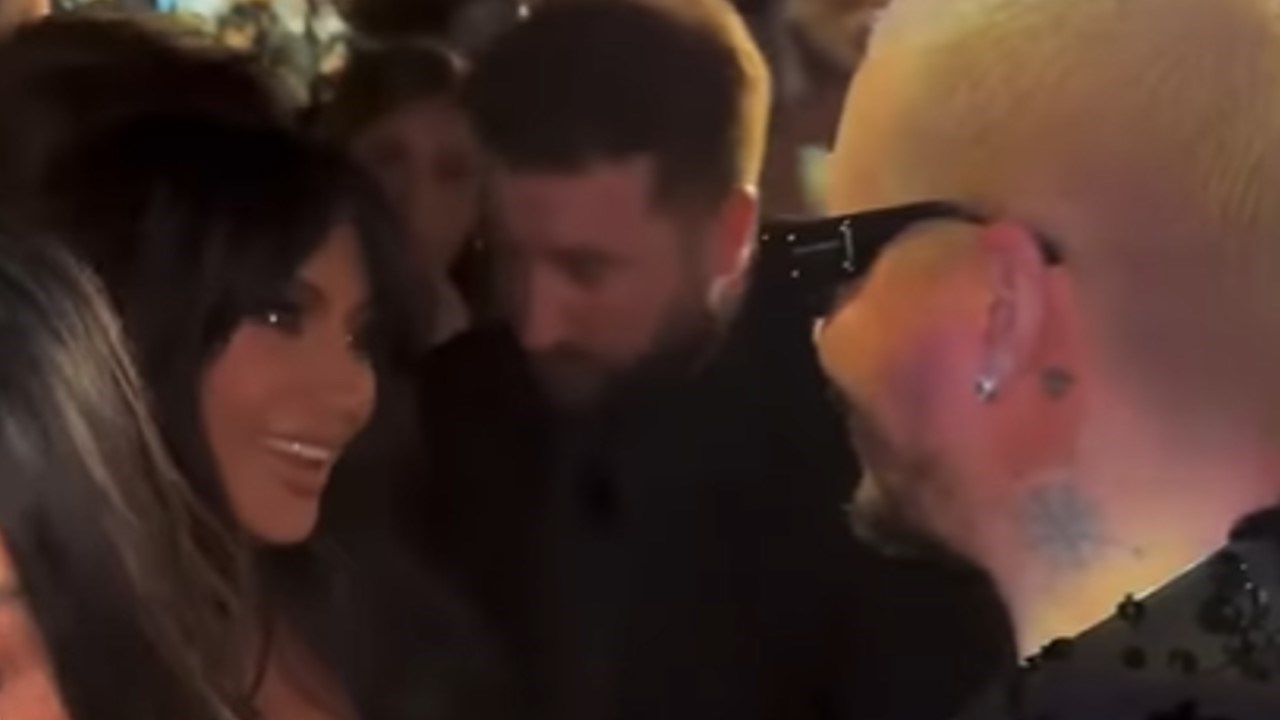 KIM KARDASHIAN j balvin