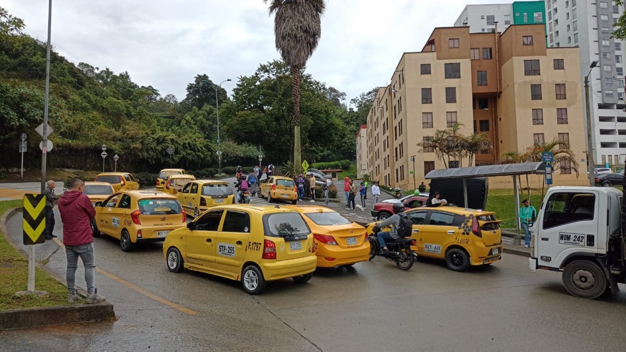 Paro de taxistas en Manizales: cierre total en la Glorieta Castilla