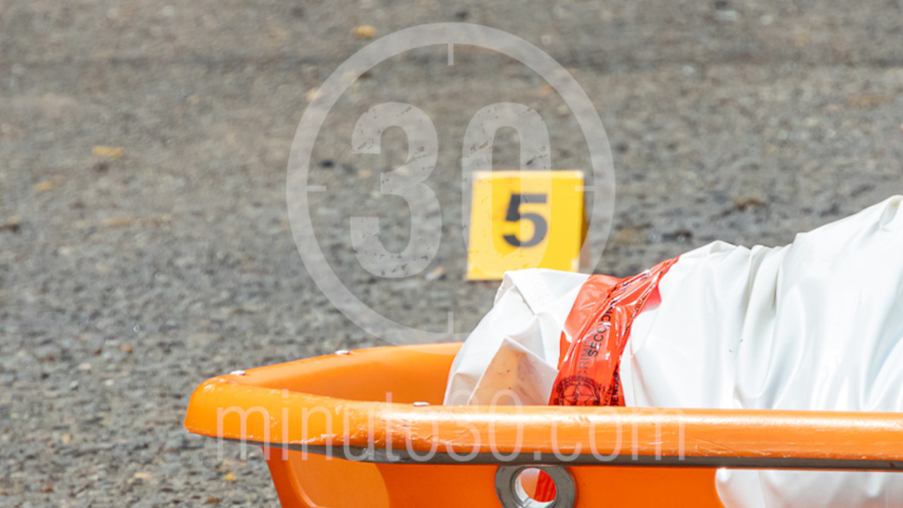 Una madre encontró el cadáver de su hijo a la orilla de una quebrada en Bello
