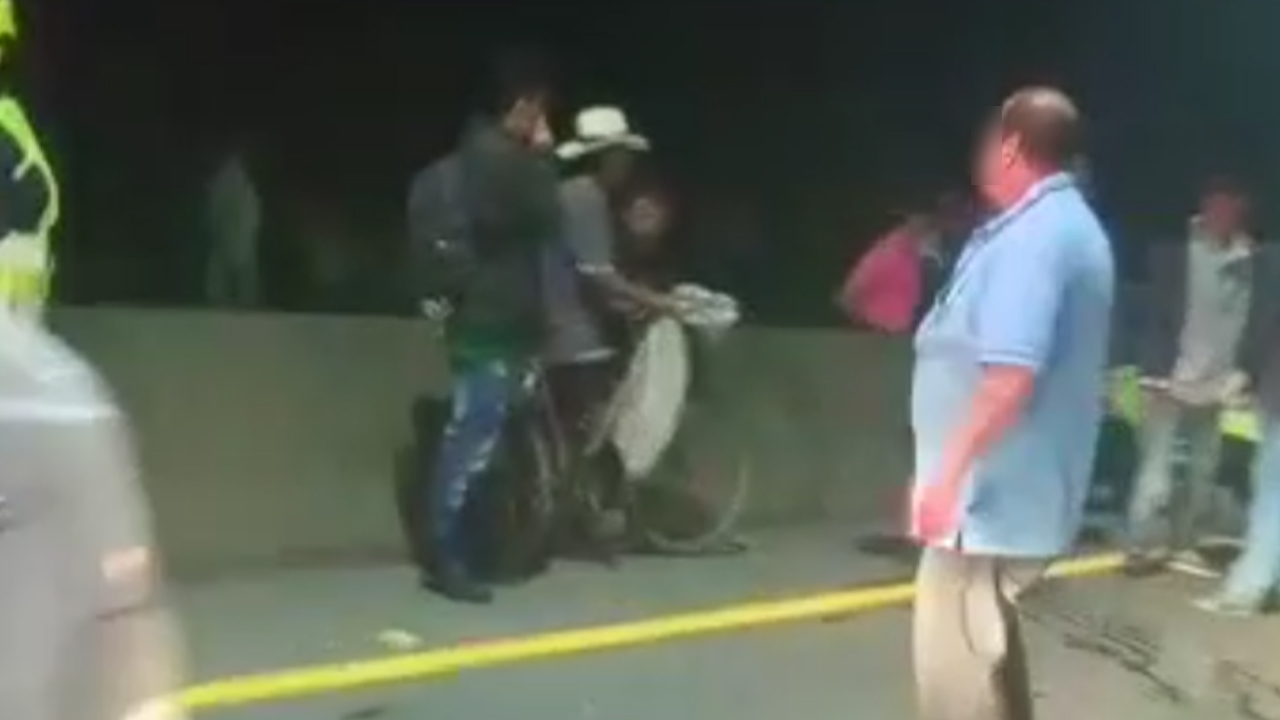 [VIDEO] ¡Qué tragedia! Un bebé y un adulto murieron al ser atropellados en la autopista Medellín - Bogotá