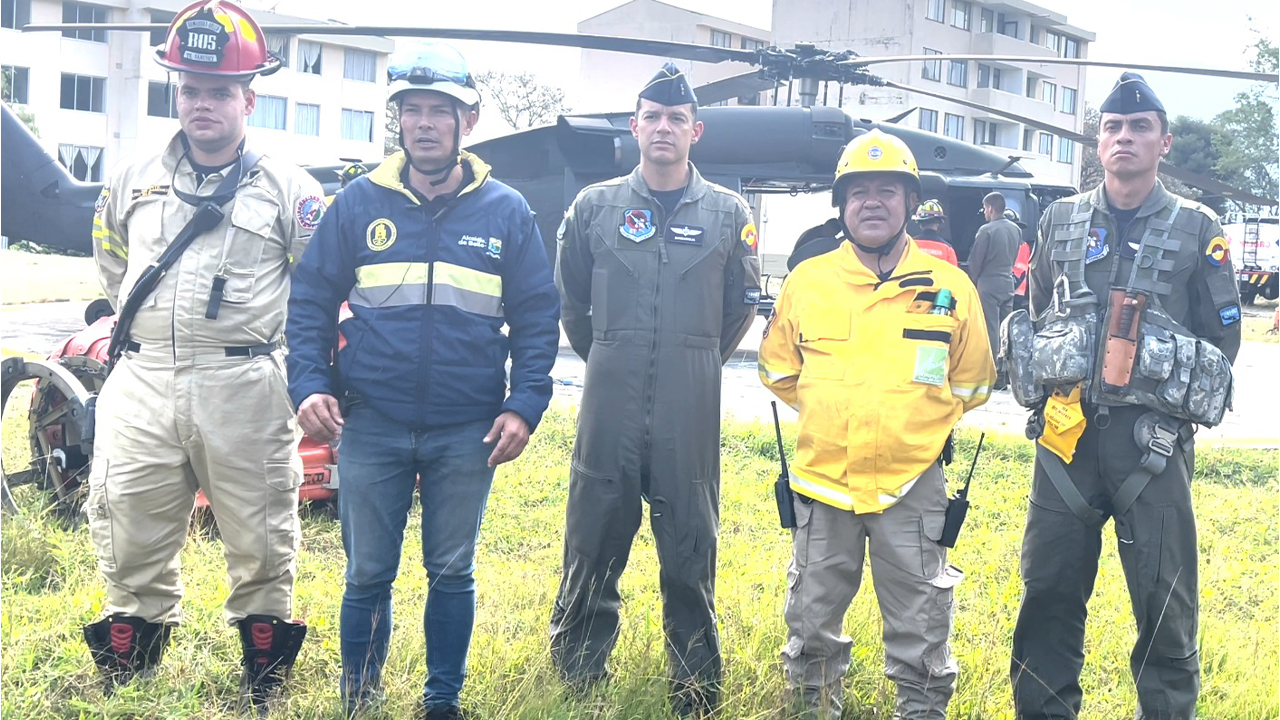 [VIDEO] Bomberos continúan trabajando para apagar el incendio en el Cerro Quitasol