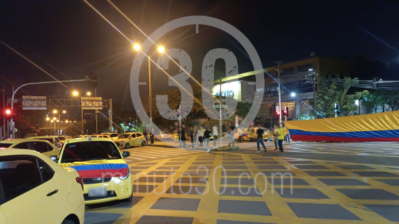 [VIDEO] Desde muy temprano los taxistas tienen bloqueos en el Valle de Aburrá