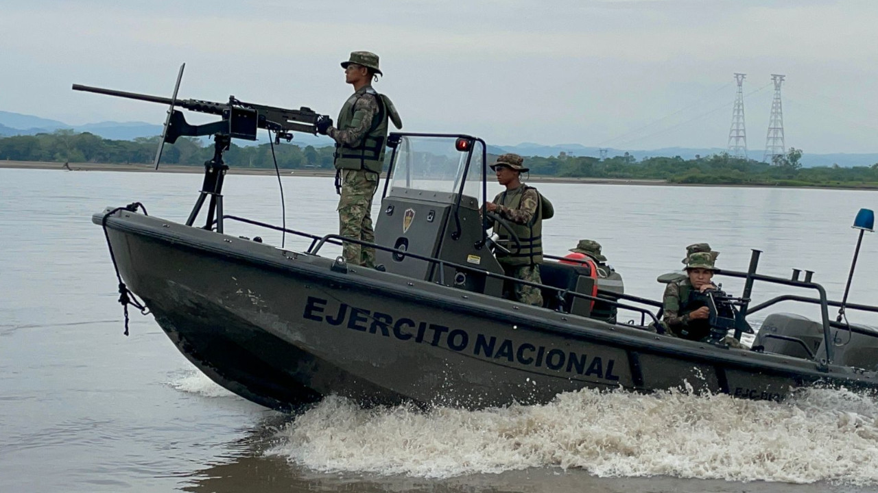 [FOTOS Y VIDEO] Fuerzas Militares aumentan entrenamiento para desarrollar operaciones contra el narcotráfico en ríos