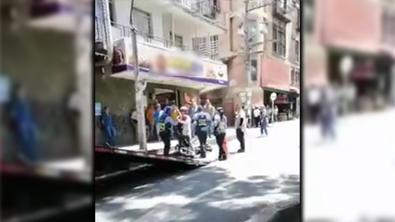 [VIDEO] Agentes de tránsito le pegaron a un motociclista en Copacabana