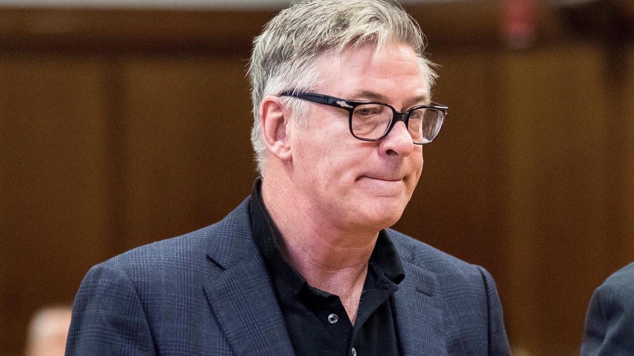 alec Baldwin pide que se rebaje su posible pena de cárcel por "error legal básico"