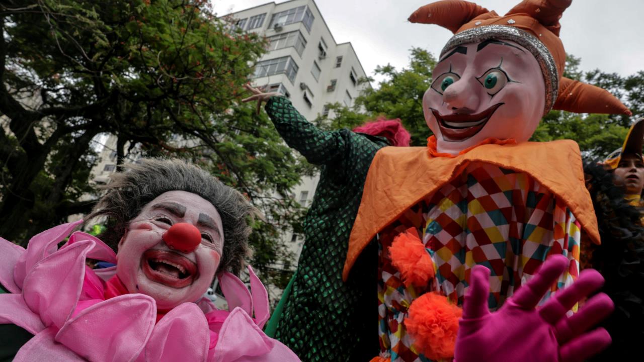 Más de 40 comparsas animan la fiesta en Río a seis días del carnaval