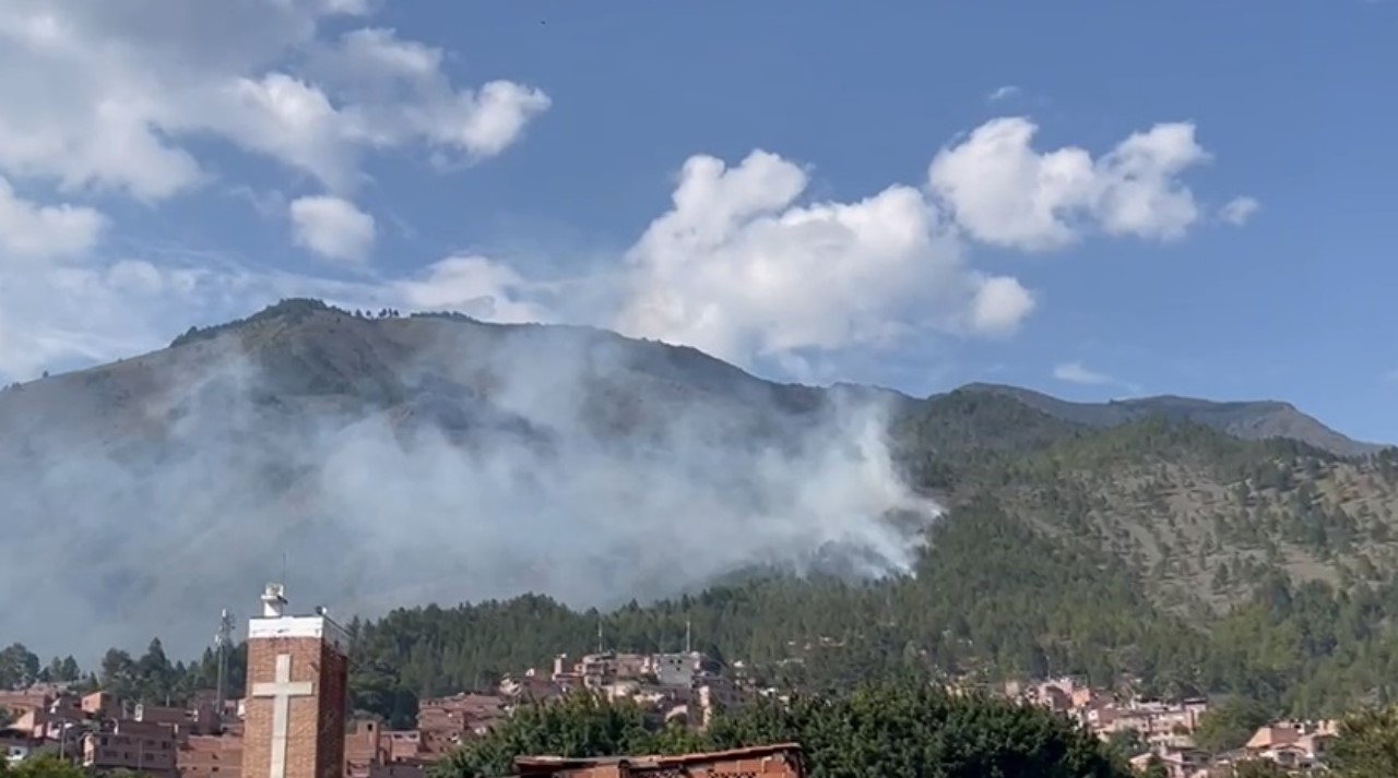 [VIDEO] Son dos los incendios en Bello, reportan otro en el Cerro Quitasol