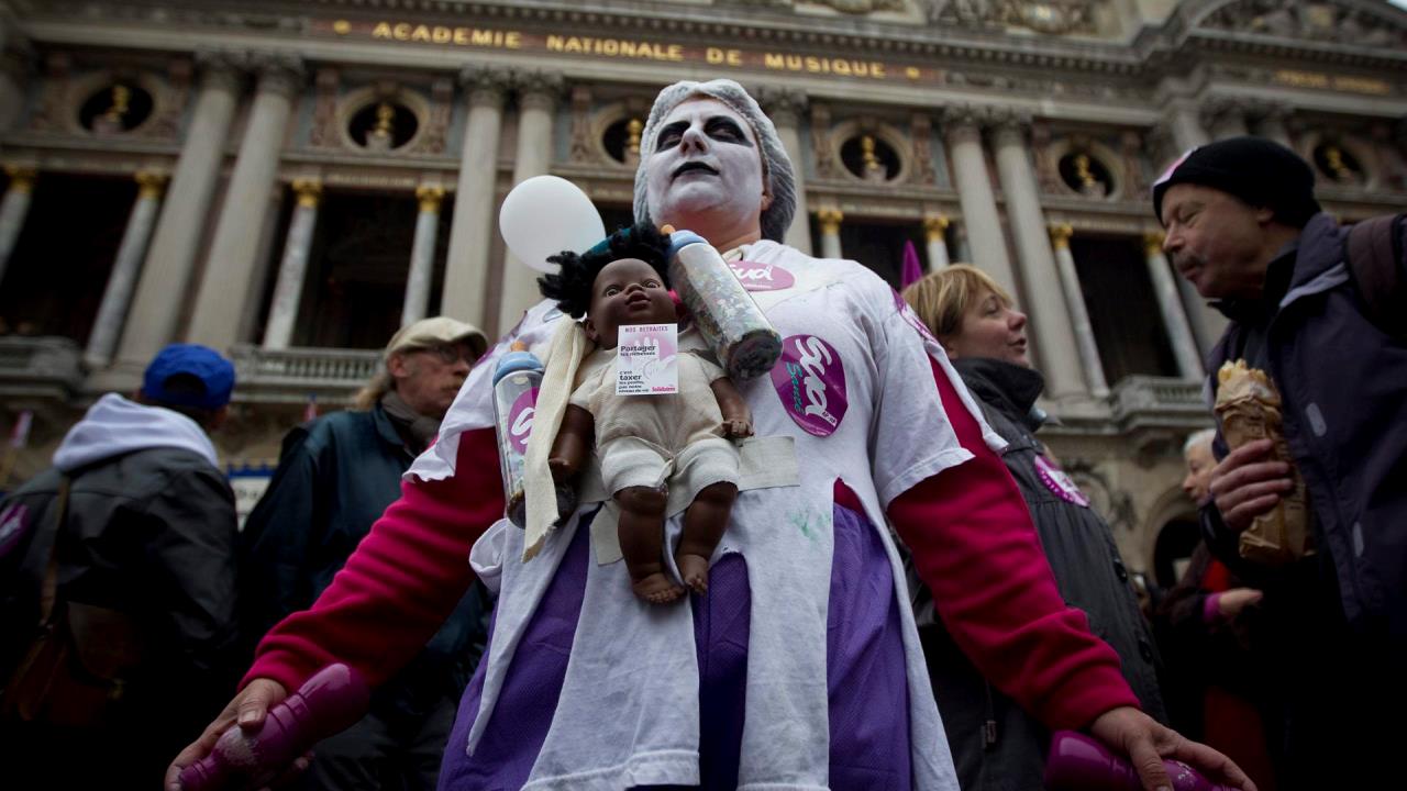 El Parlamento francés aborda la reforma de las pensiones en una gran tensión