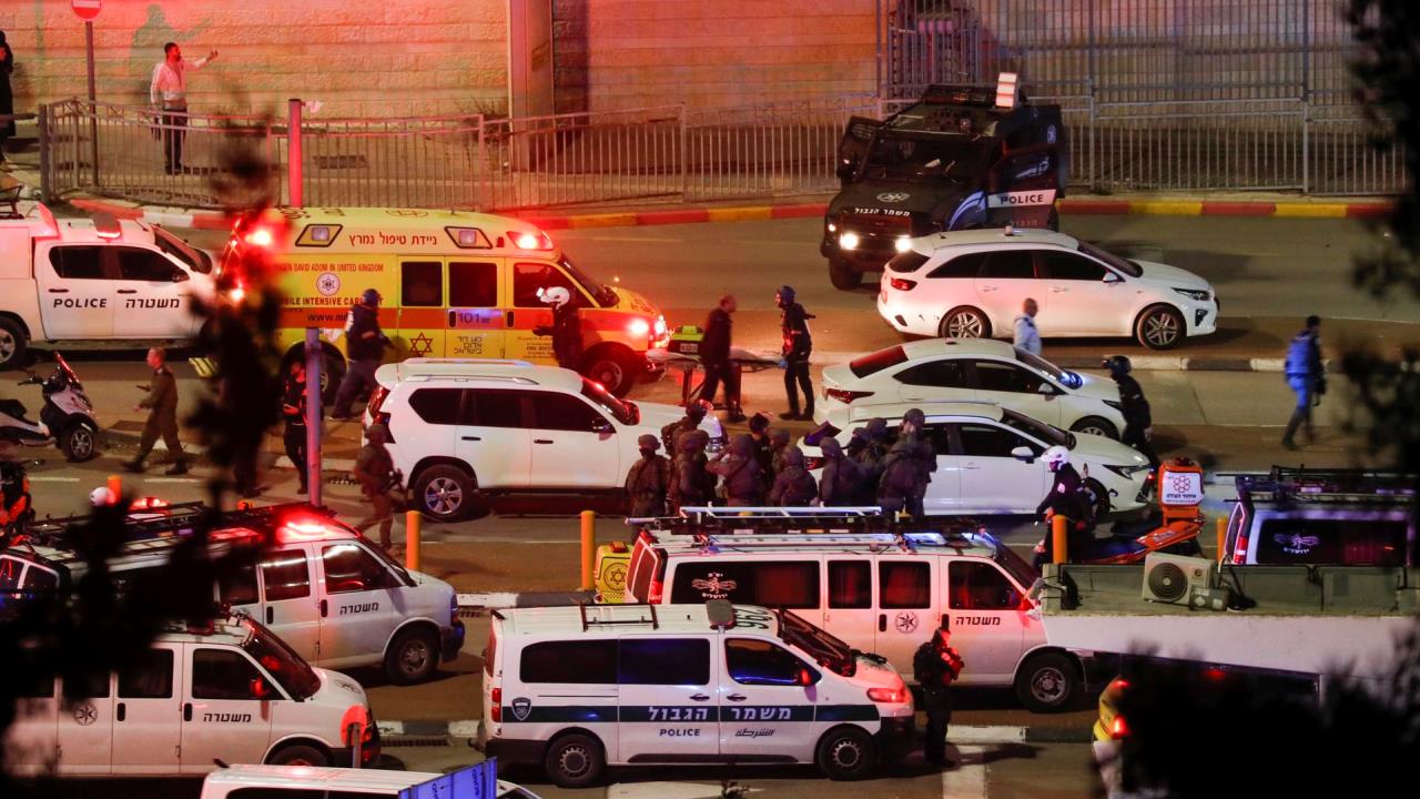 Un policía israelí muere apuñalado por un menor palestino en Jerusalén