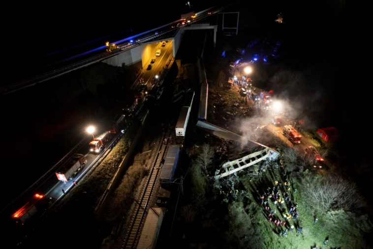 [VIDEO] Al menos 36 muertos en el peor choque de trenes en 10 años en ...