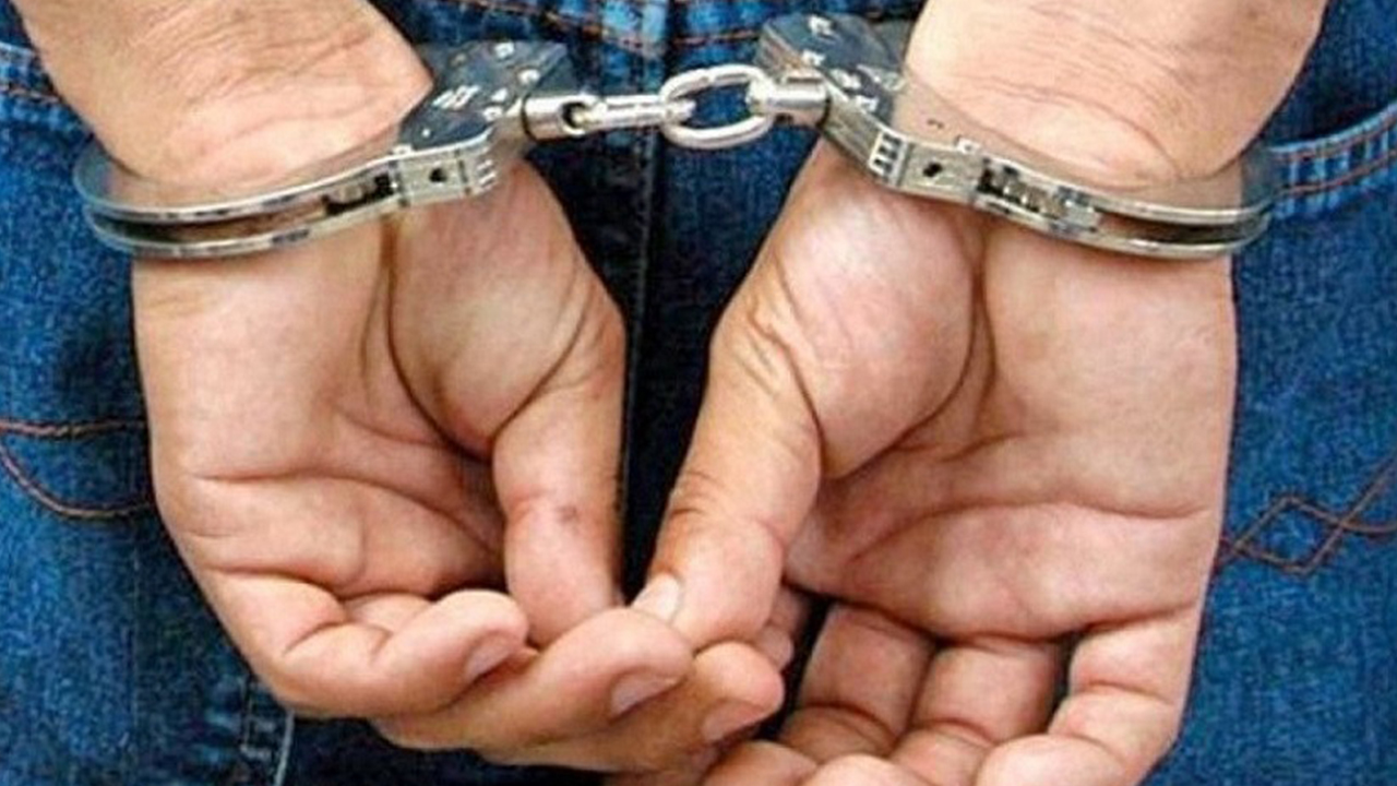 Un hombre amenazó con matar y quemar a una familia porque su perro le ladró