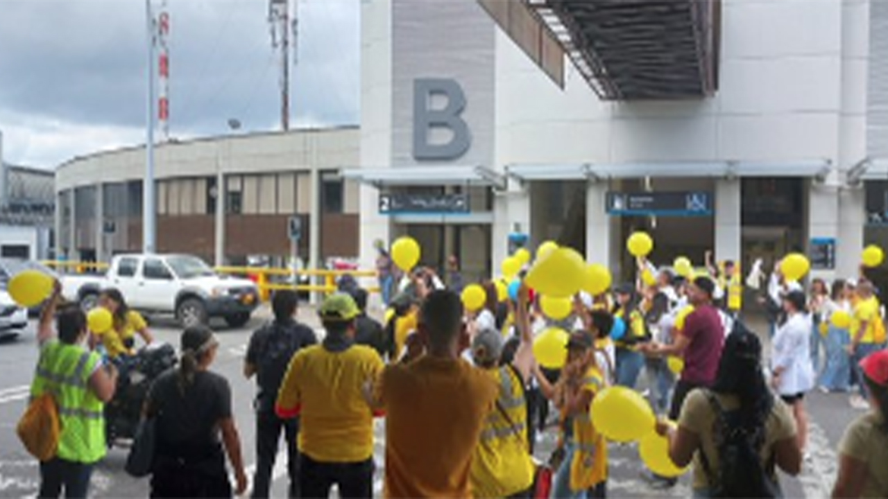 [VIDEO] Empleados de la aerolínea Viva Air están protestando en Rionegro