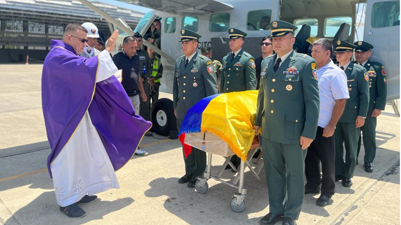 [FOTOS Y VIDEO] Militar que murió en accidente aéreo fue recibido con honores en Barranquilla