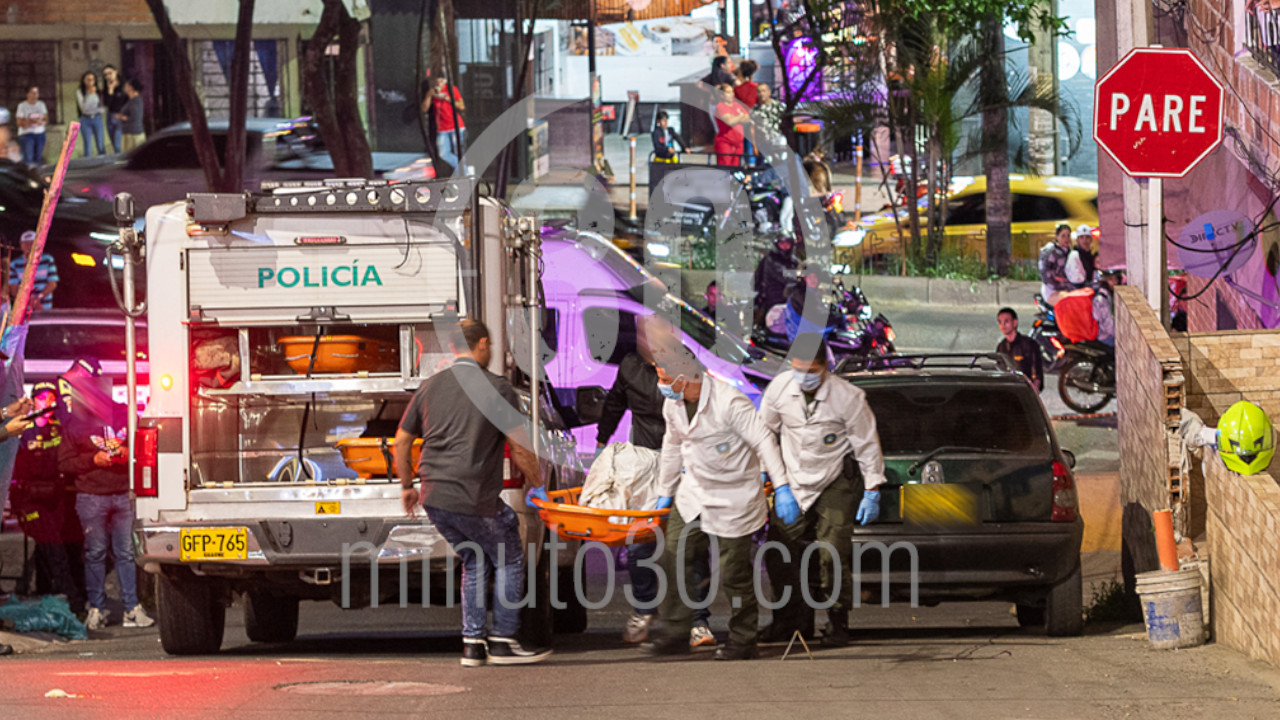 [FOTOS Y VIDEO] Un hombre que todo el día deambuló por una calle de Bello fue asesinado