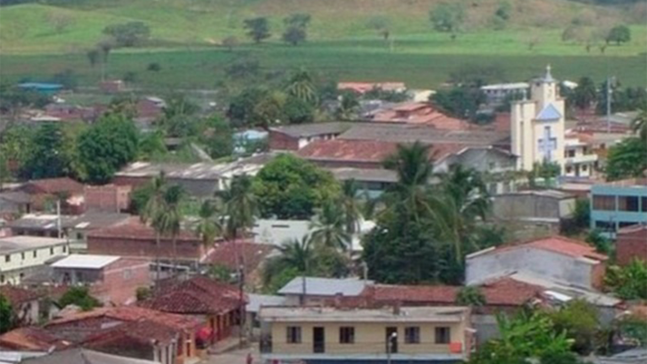 Campesinos de una vereda de Tarazá, confinados por combates entre grupos ilegales