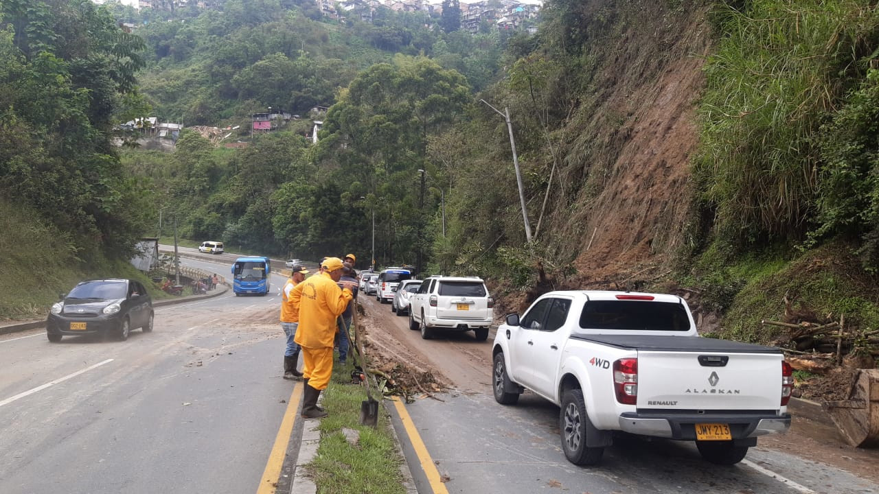Habilitan paso en la vía Panamericana en Manizales