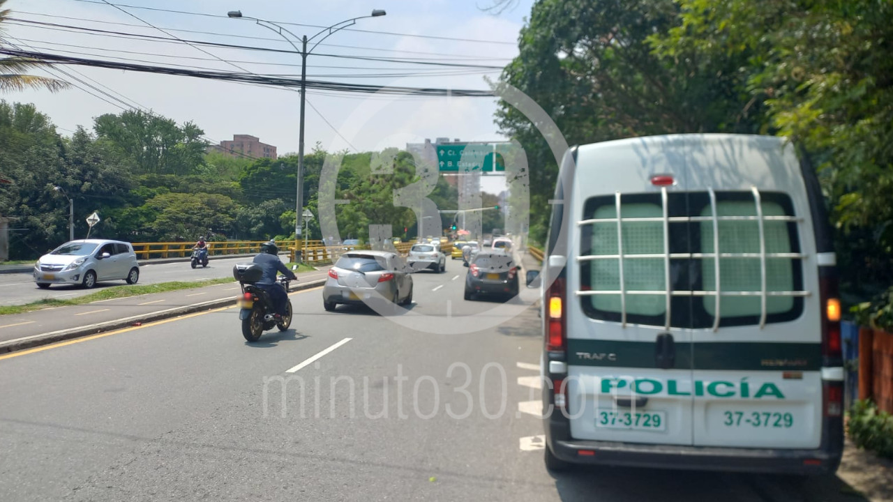 Un hombre que iba caminando por una calle en Medellin fue atacado por un asesino la victima murio
