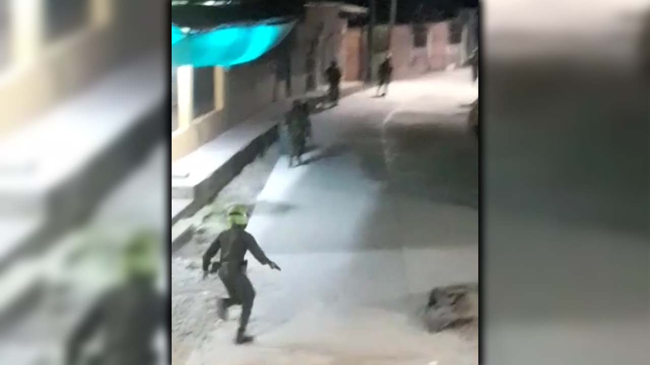 [VIDEO] Noche de disturbios en el Bajo Cauca: hubo fuertes enfrentamientos entre encapuchados y la fuerza pública