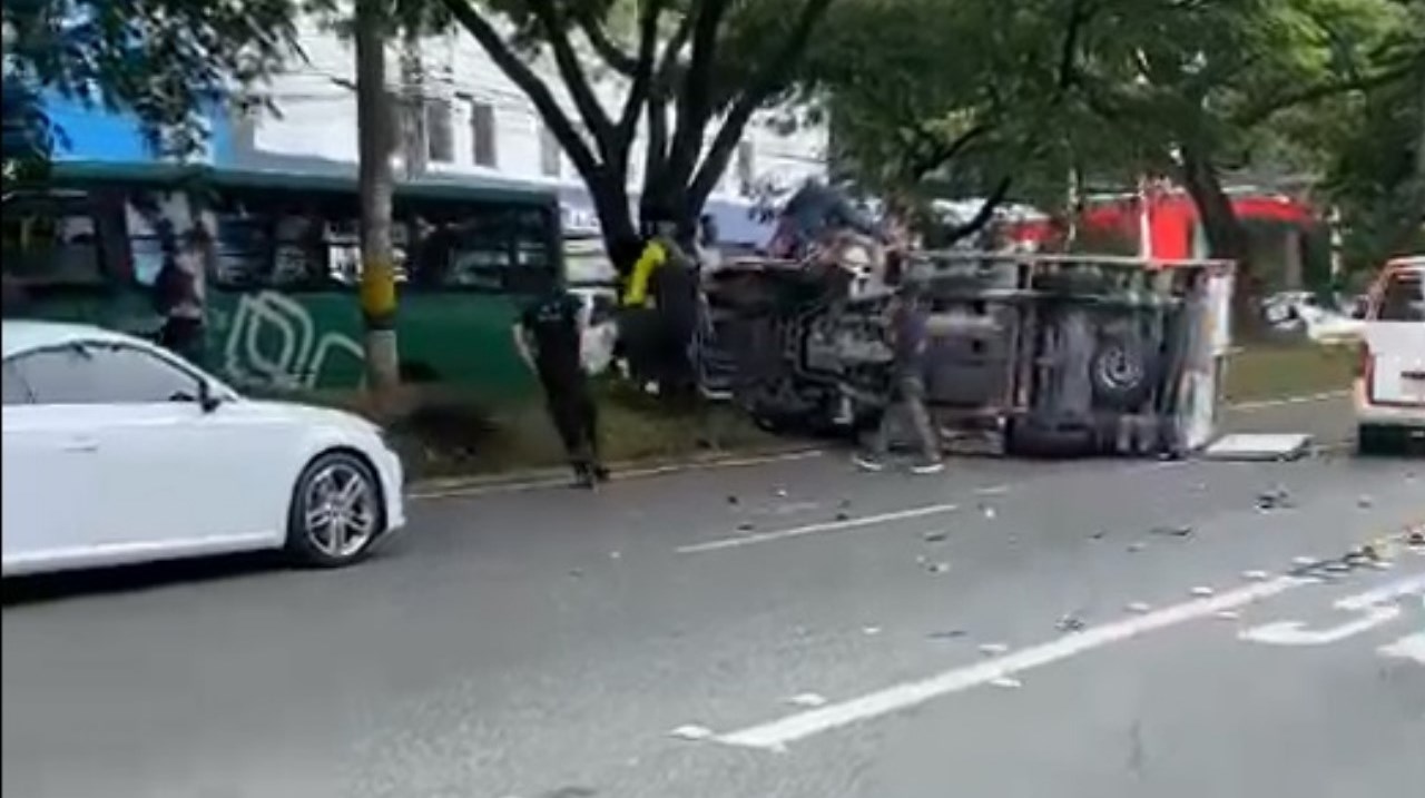 ¡Escándalo! Autopista Construida En Zona Poblada - vpep7s5