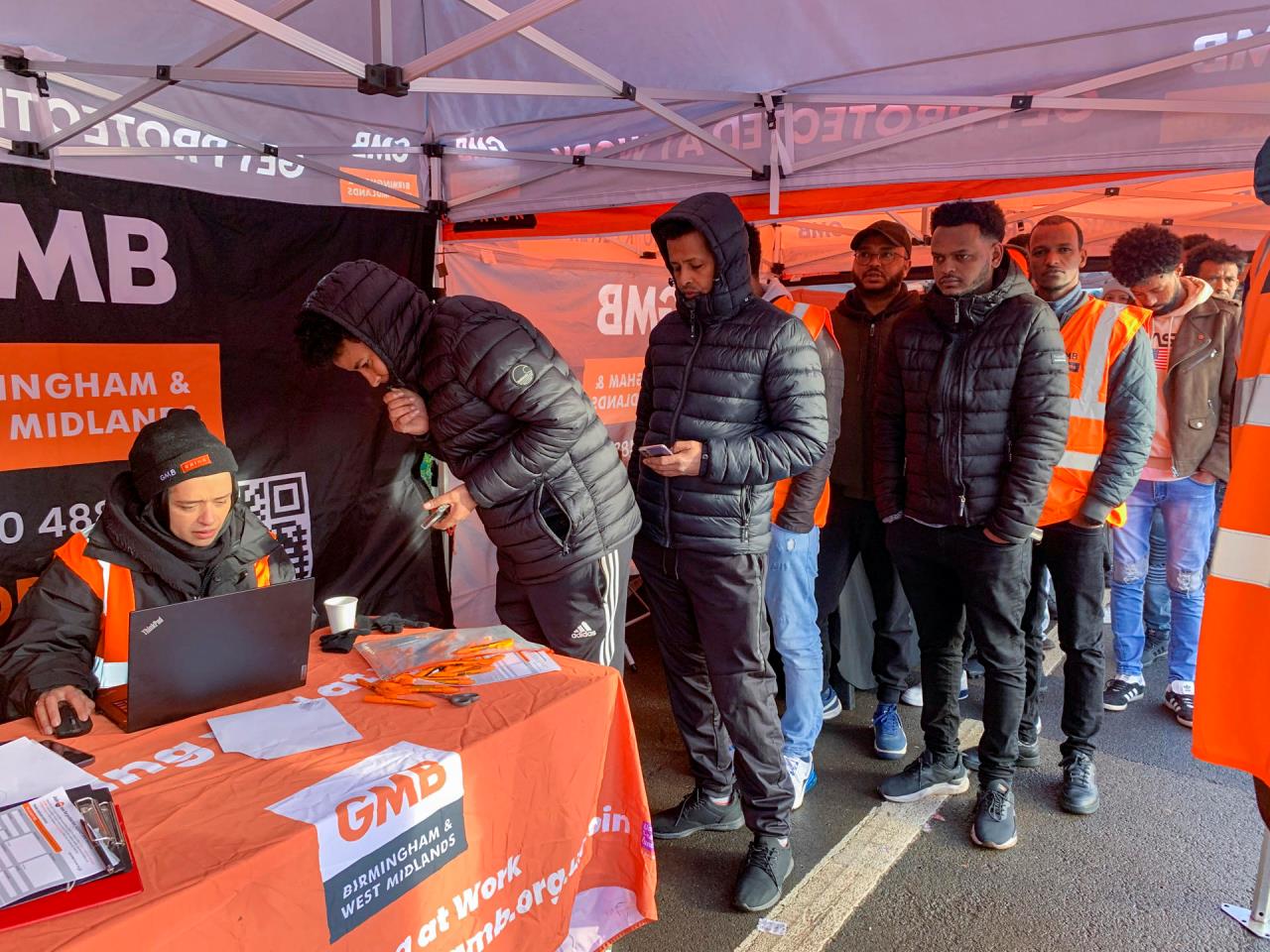 "No somos robots": el grito desesperado de los empleados de Amazon en R.Unido