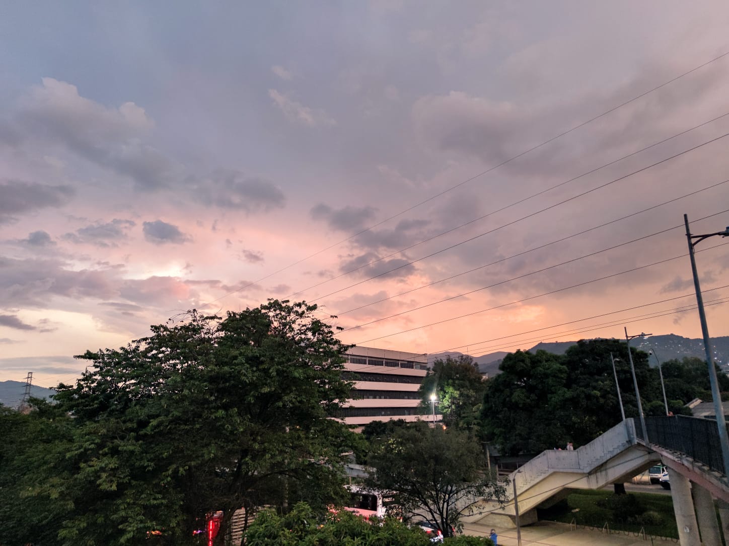 FOTOS: ¡Rosadita! Y así atardeció el Valle de Aburrá 7 atardecer en el valle de Aburra6