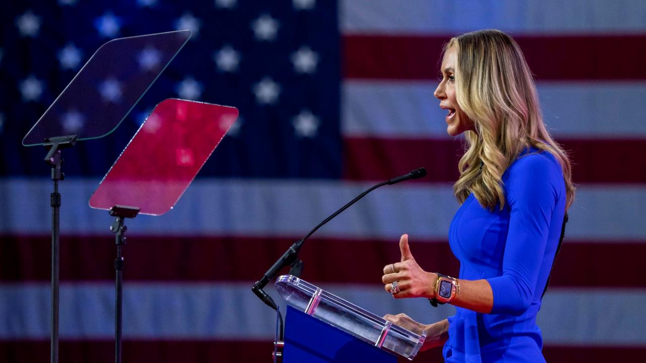 Los escándalos salpican una deslucida conferencia de la derecha en EE.UU.