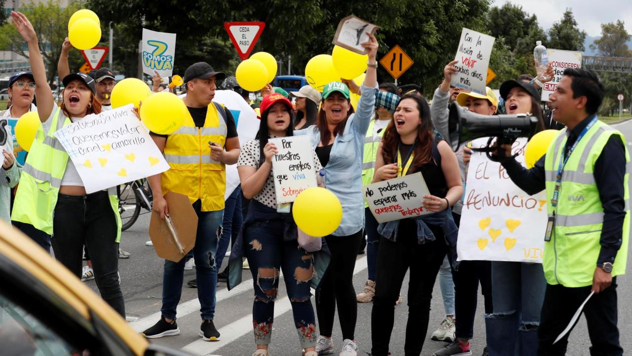 Denuncian despidos masivos de empleados de Viva Air en Colombia