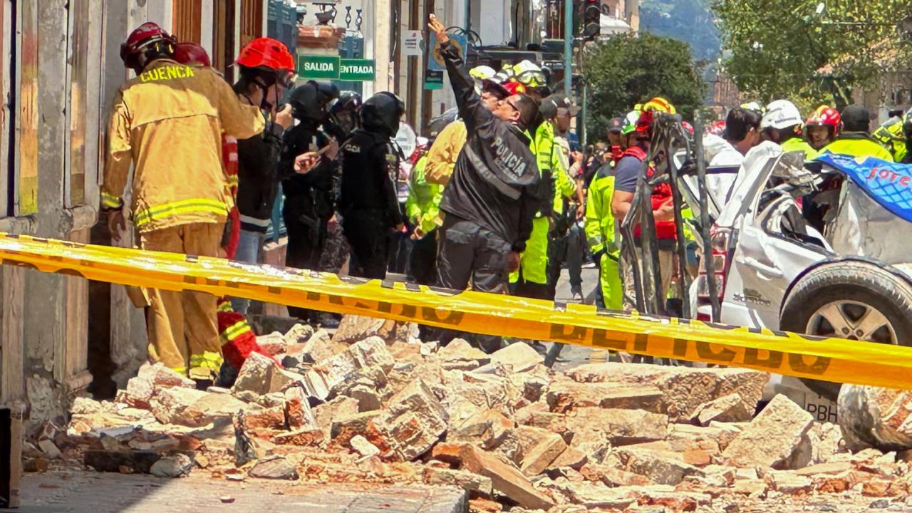 Catorce fallecidos en Ecuador y uno en Perú por un sismo de 6,5 en Ecuador