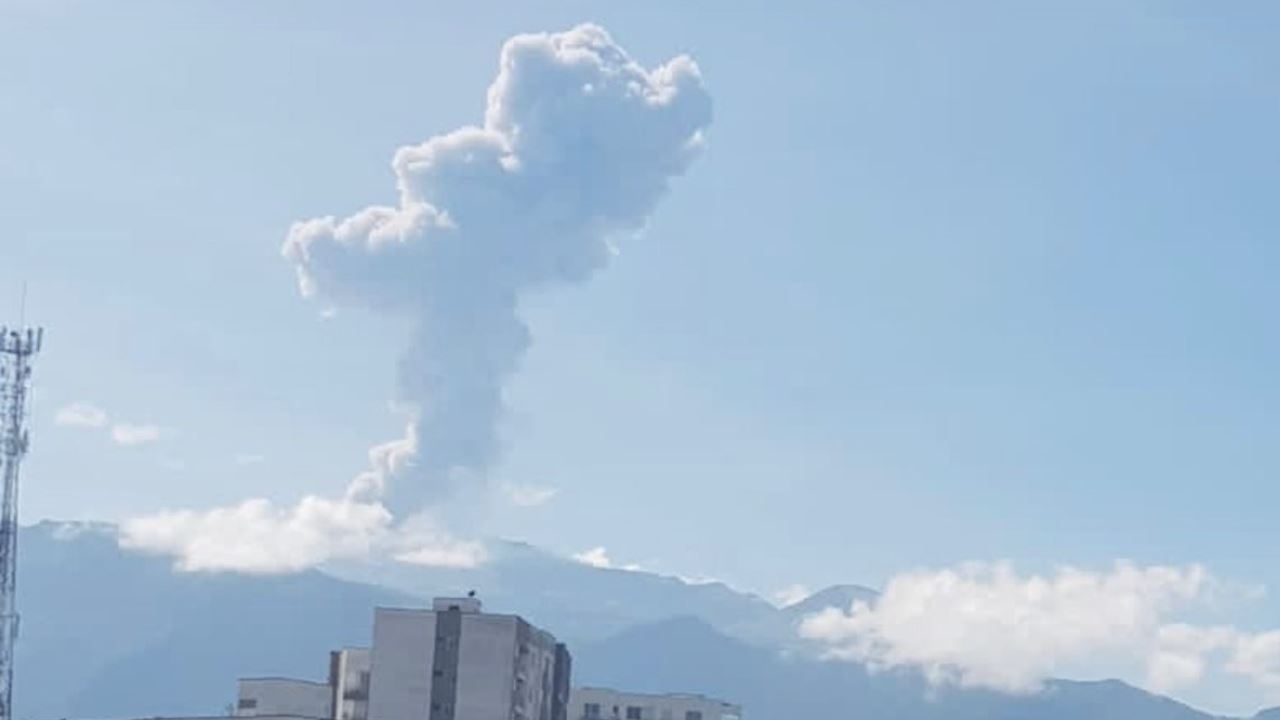 Alerta en el Volcán Nevado del Ruiz por movimiento de fluidos y emisión de cenizas