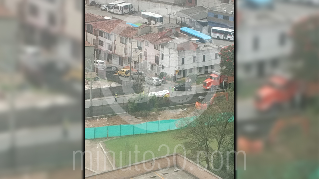 [FOTOS Y VIDEO] Por ruptura en una tubería de gas, hay cierre viales en Sabaneta