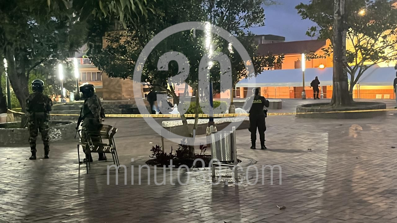 Asesinaron a dos hombres en pleno parque de El Carmen de Viboral