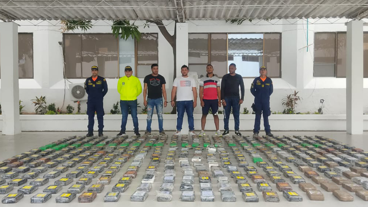 Capturaron a 4 extranjeros con 397 kilos de cocaína en el mar de La Guajira