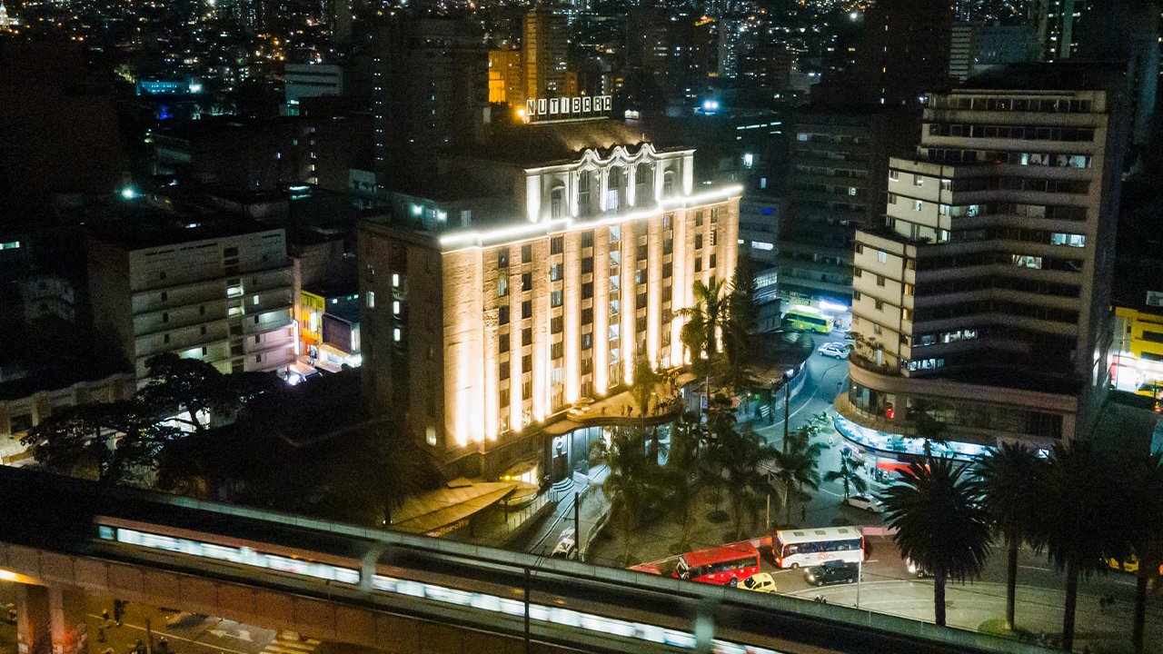 Con la entrega de la iluminación del Hotel Nutibara, el Distrito promueve el turismo y la seguridad en el Centro de Medellín