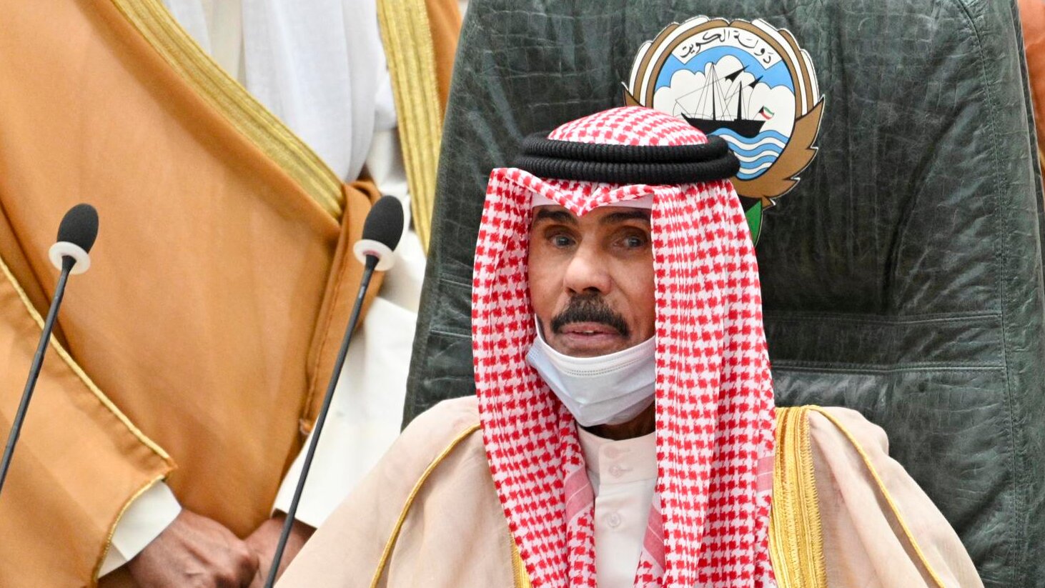 El emir de Kuwait disuelve el parlamento