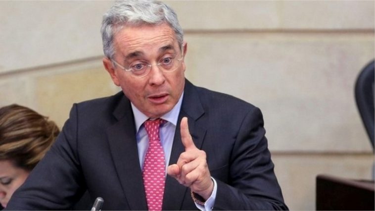 El expresidente Uribe opina que la reforma pensional generara un endeudamiento a futuro